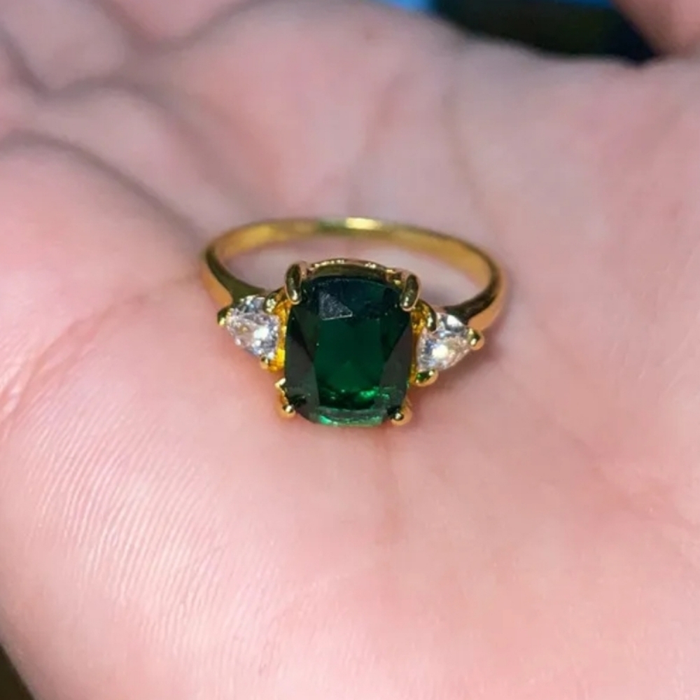 💎 2/$25 💍 14k Gold Plated "Emerald" Solitaire Ring w/Inlaid Zircons - Picture 3 of 8